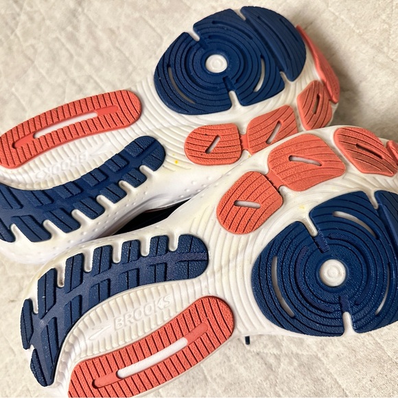 Women's Brooks Glycerin 21 Size 8.5W. - Picture 3 of 10